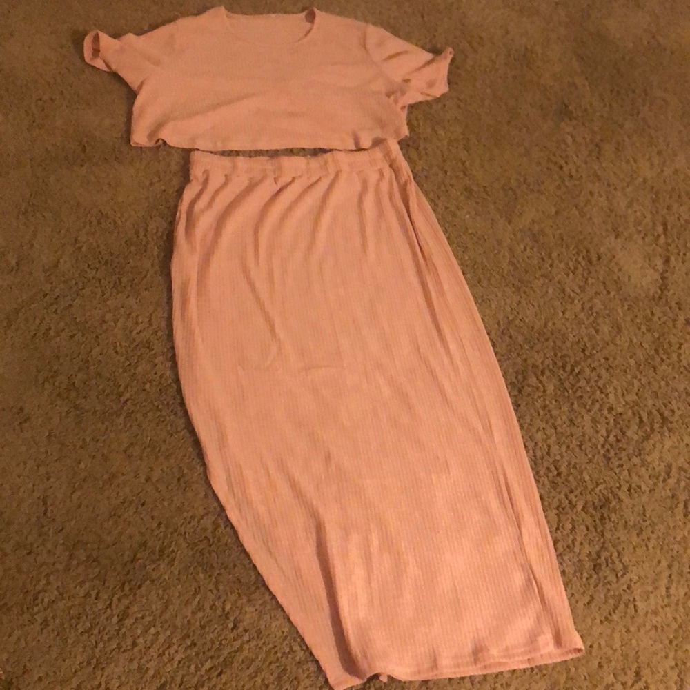 Baby Pink crop top/skirt set - Picture 2 of 2